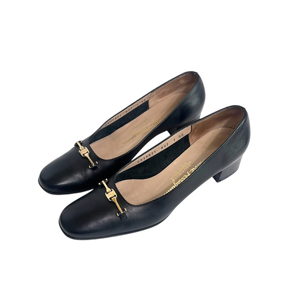 Vintage Salvatore Ferragamo Women’s Black Leather Pumps Gold Buckle Size 7 4A - Picture 1 of 12